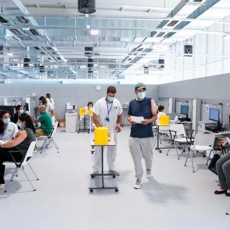 【欧浪网】孕妇风险大  全国医务公会和马德里均要求优先对孕妇接种疫苗