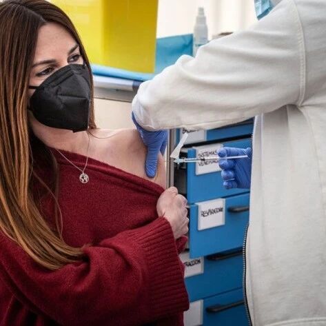 【欧浪网】西班牙日增保持微弱回升  乌干达毒株抵达西班牙南部