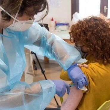 【欧浪网】阿斯利康疫苗在西班牙导致三例血栓  一名女教师死亡