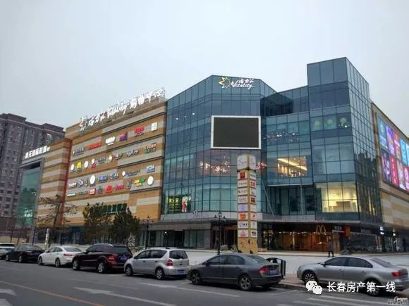 2015年12月,11万平的重庆路活力城village购物中心盛大开业,给长春