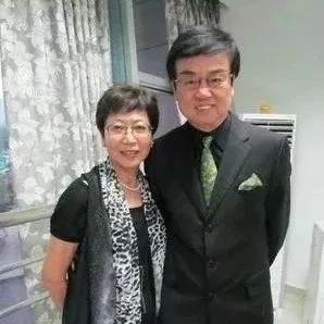 香港影坛幕后大佬黄百鸣,妻子患癌15年他不离不弃,如今晚年幸福