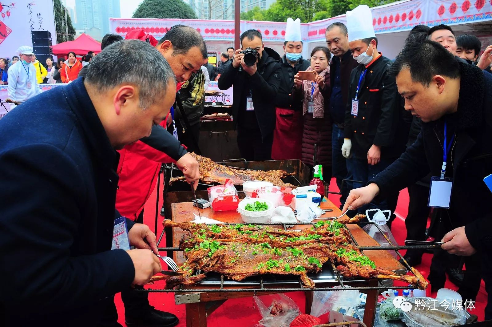 羊杂汤!秀山西街成功举办 "武陵山区首届冬至羊肉美食节"