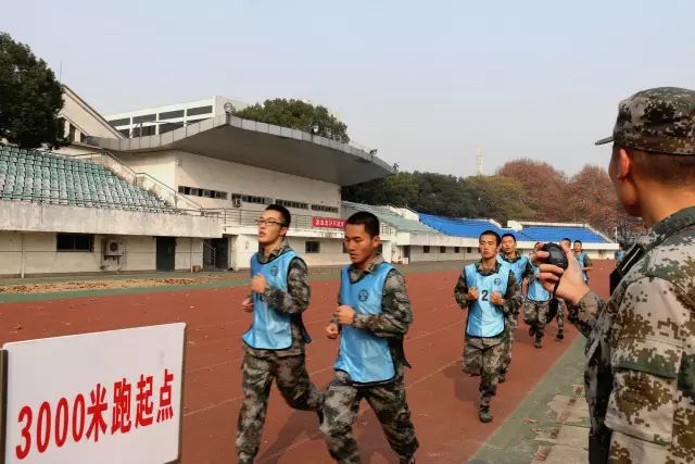 新闻|武汉大学国防生组织 2016年终国防生军事科目评比性考核