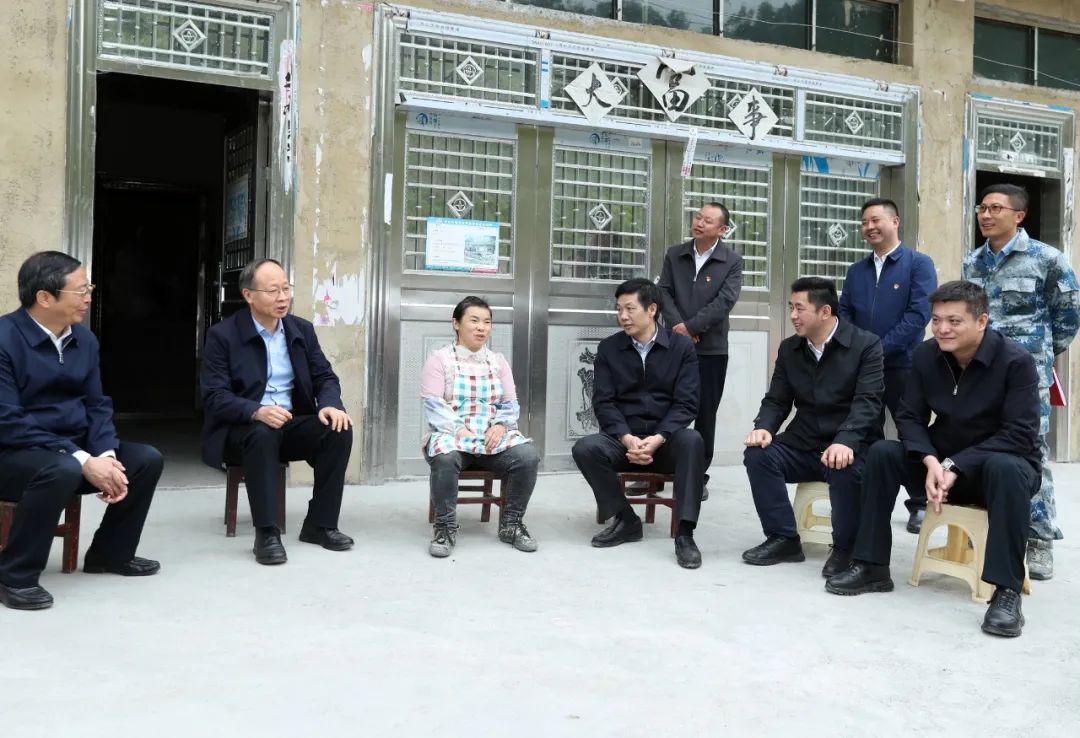 李再勇到紫云县板当镇调研督导脱贫攻坚工作