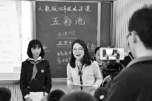 中小学生上课“试水”手机直播，你认同这种方式吗？