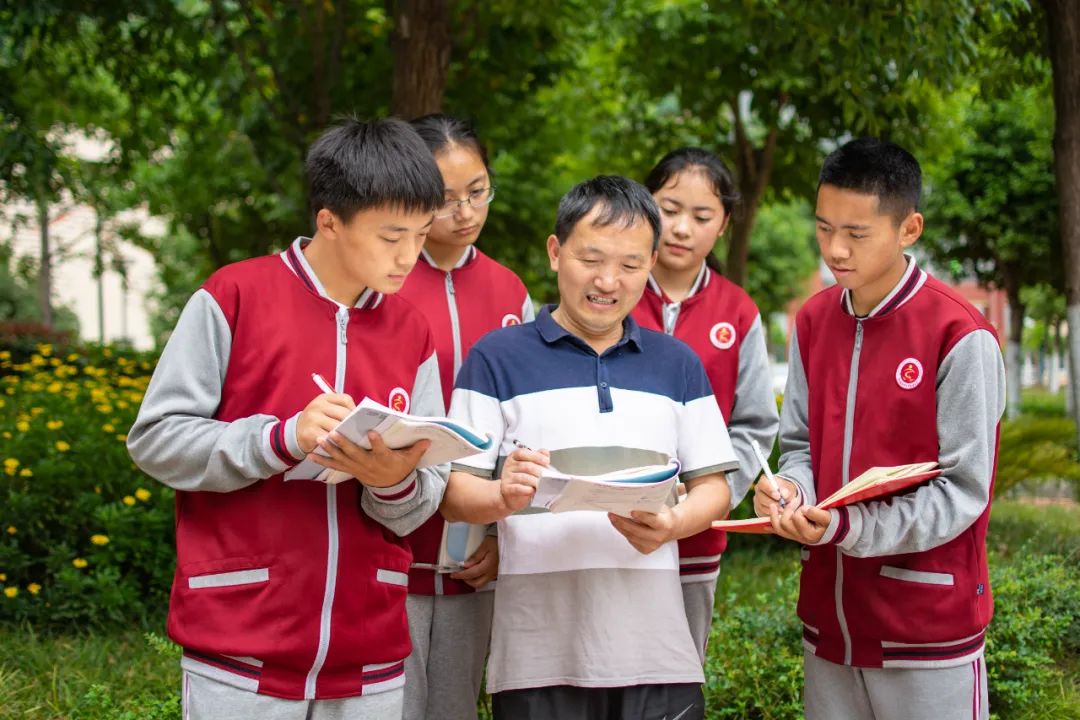 甘孜州教育教学指导委员会专家介绍何佳强