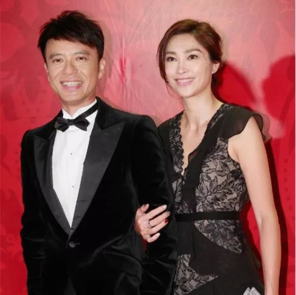 李克勤全家照:低调了26年,老婆原来这么美,2个儿子也很帅