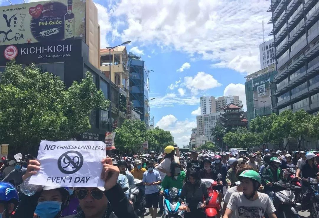 岘港等地发生非法聚集,反对近期越南国会拟审议的《 关于云屯,北云峰图片