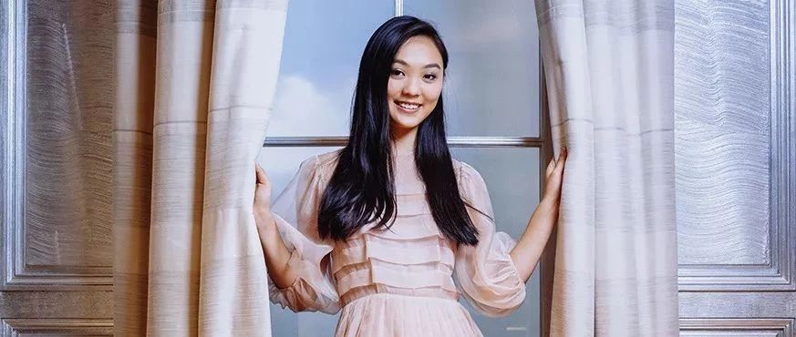 李连杰利智女儿去世界名媛舞会,可怜前妻俩女儿却从没有姓名?