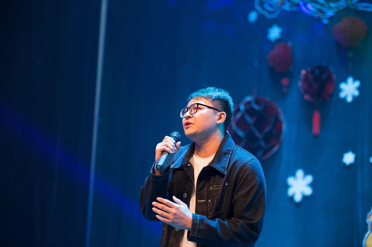 河北辛集信德中学举行2018年元旦联欢会