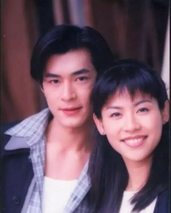 2001年因主演古装穿越科幻剧《寻秦记》再度入围万千星辉典礼最佳女
