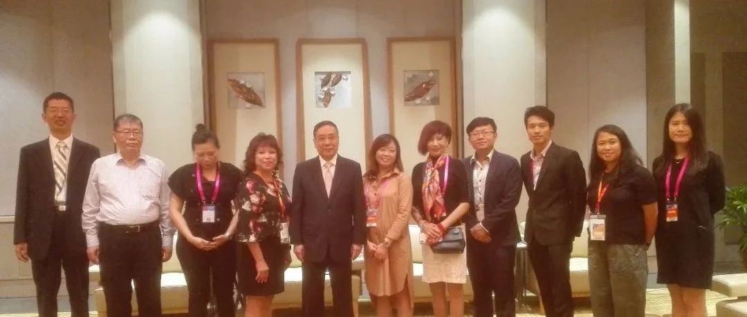 中国印工协徐建国理事长于Print China 2019展览期间会见新加坡印刷代表团