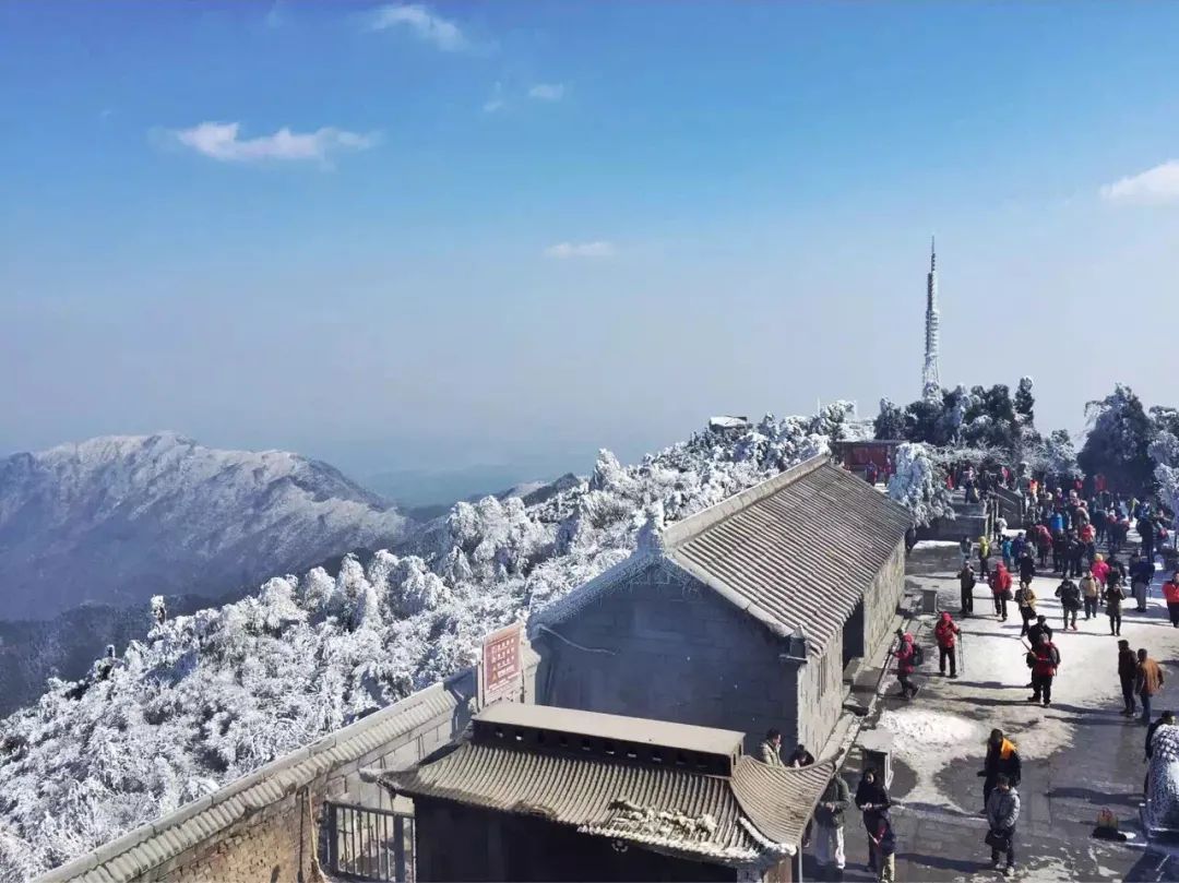 每周五晚出发雪色衡山雾凇来了赏醉美冬日南岳衡山登祝融峰顶祈福许愿