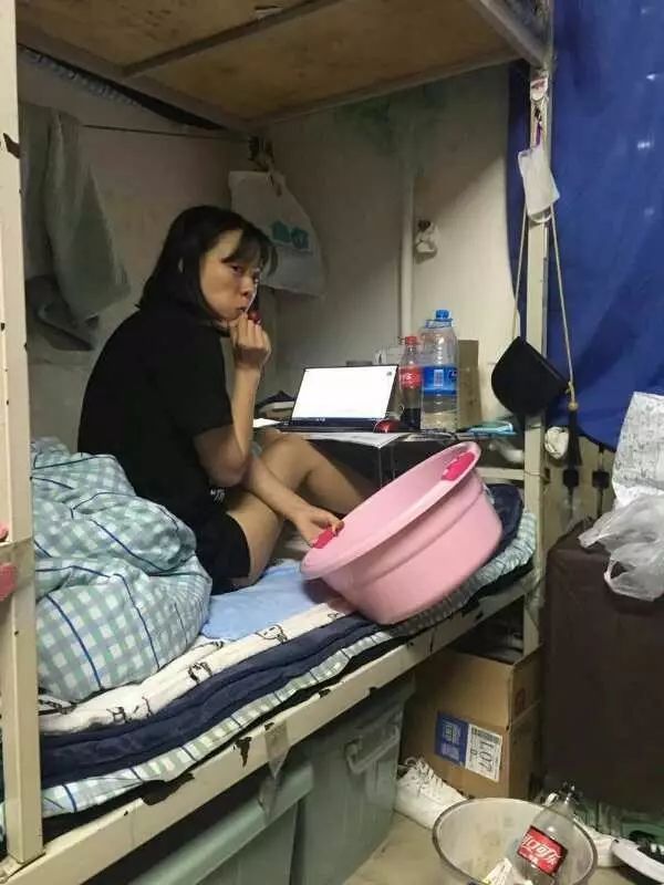 那些外表光鲜的女生,在家可以多邋遢