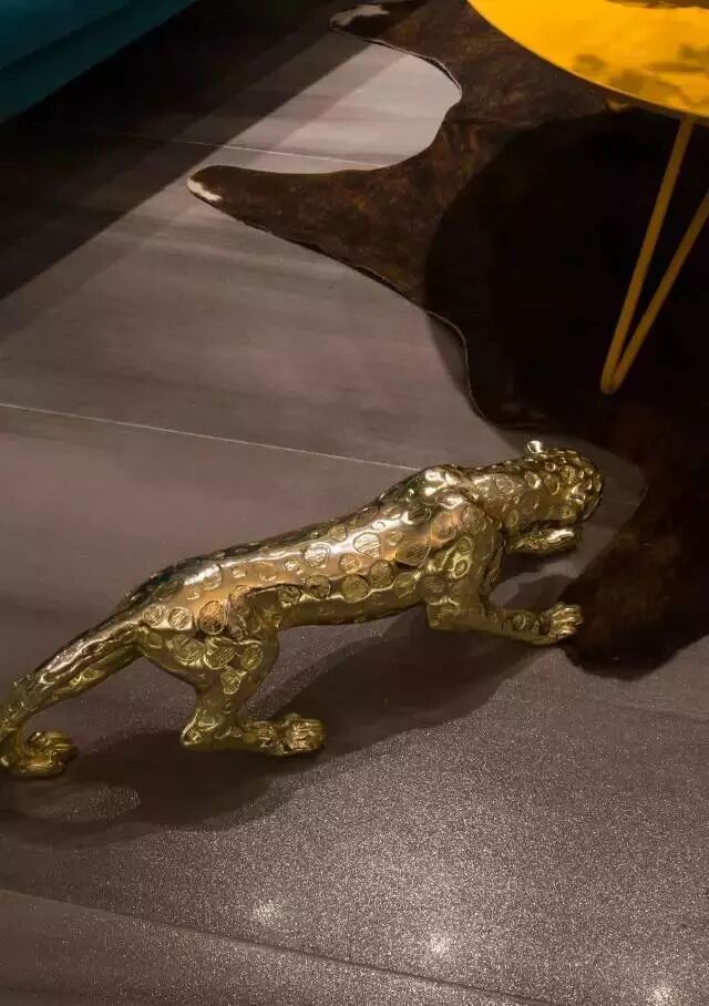 新作 | 曾建龍：在Cavalli展廳來一場“野”性大秀