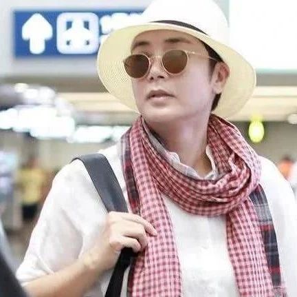 48岁蒋雯丽16岁儿子近照,和导演老公长的一模一样,网友:浪费妈妈好基因!