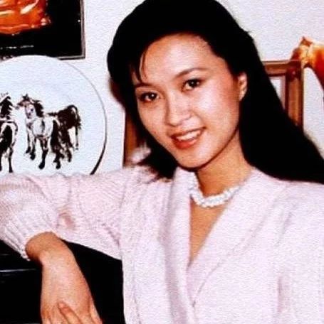 被屠洪刚抛弃15年的前妻近照曝光,晚年凄凉靠女儿接济生活!