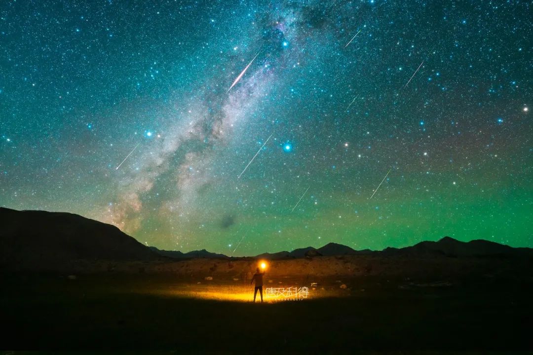 2021英仙座流星雨请感受来自宇宙级的浪漫