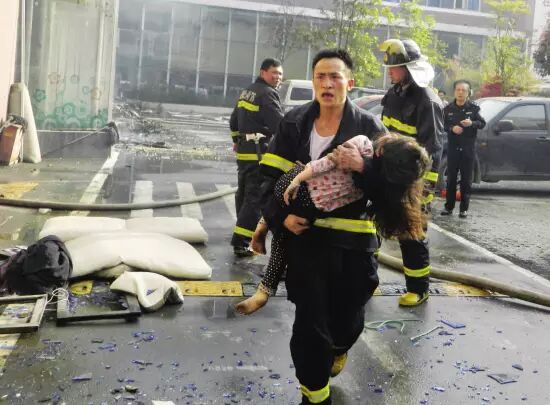 恩施小伙子光天化日之下干了这事，引来人民网的特别关注...