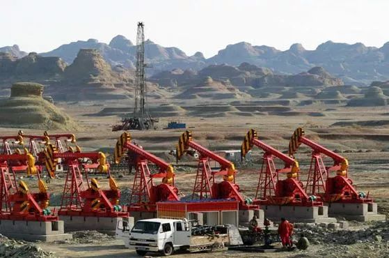 喜大普奔!新疆现十亿吨级油田 专家:再造个克拉玛依成现实