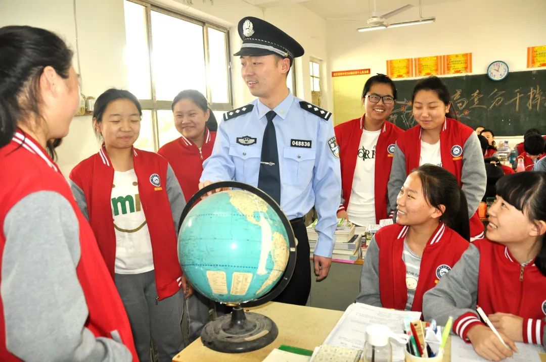 学英模铸警魂民警杨少磊湛蓝海洋里的一滴水