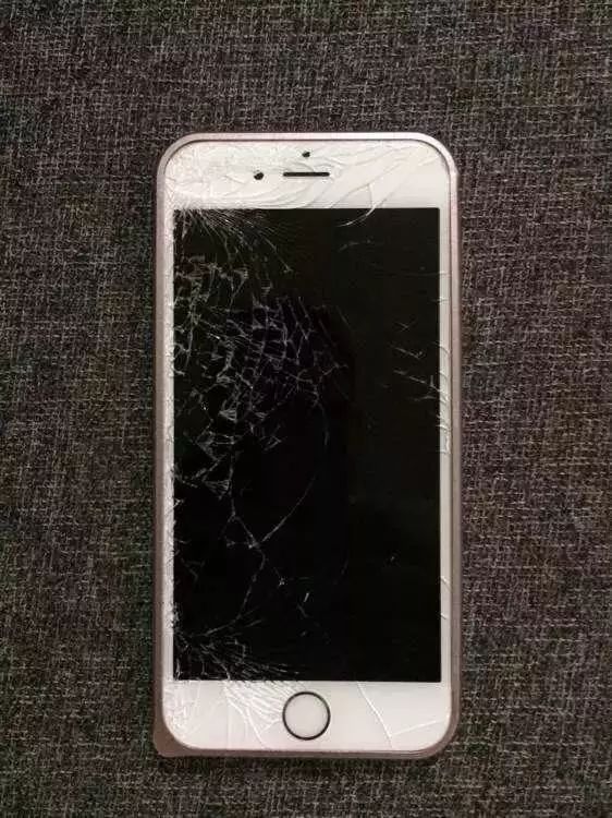 手机屏幕破碎内存不足钢化膜破碎手机无法充电我生病了如今智能手机