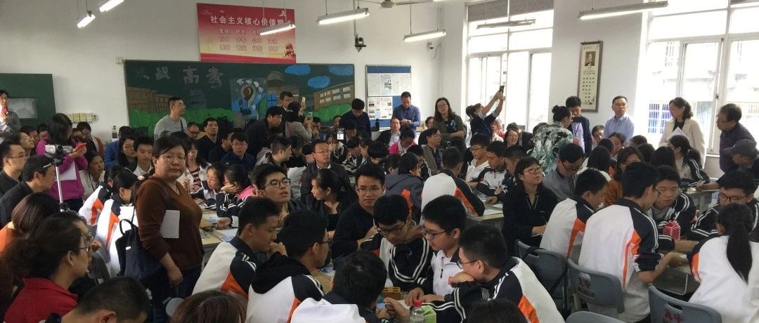 一周涌进500人,这所学校发生了什么?