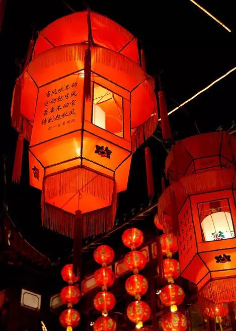 农历正月十五元宵节,又称上元节,小正月,元夕或灯节,是中国春节之后