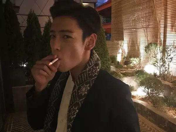 BIGBANG成员TOP与20岁女性在家吸大麻 被抓时辩称是“电子烟”