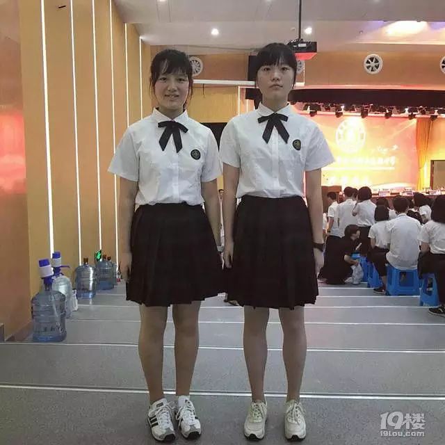 北师大台州附中今天开学网友都被她们的校服吸引了