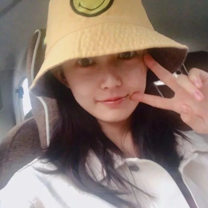 陈钰琪之所以能火,就因为她这张清纯脸,普通但看着舒服啊!