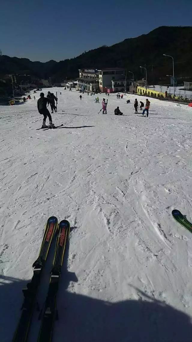 大围山野外滑雪场即英华锋滑雪运动场,新建于湖南省浏阳市东北部的