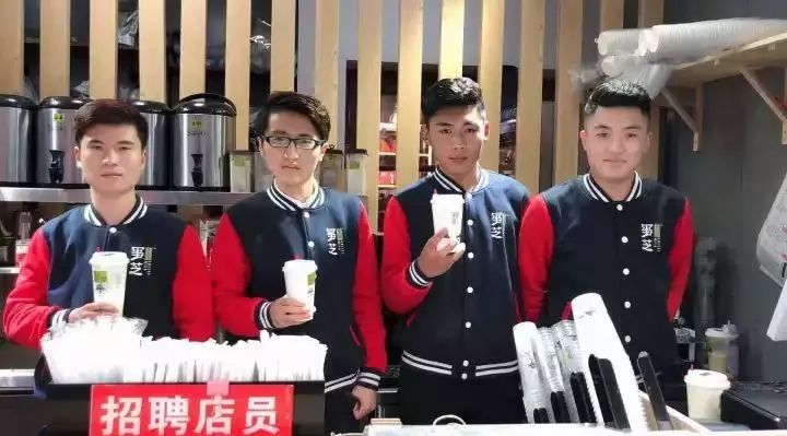 一大波明星级帅哥奶茶师在这里等着你!你还不抓紧来?!