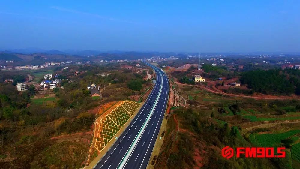 娄衡高速分接潭邵,衡邵,泉南三条已运营高速公路.