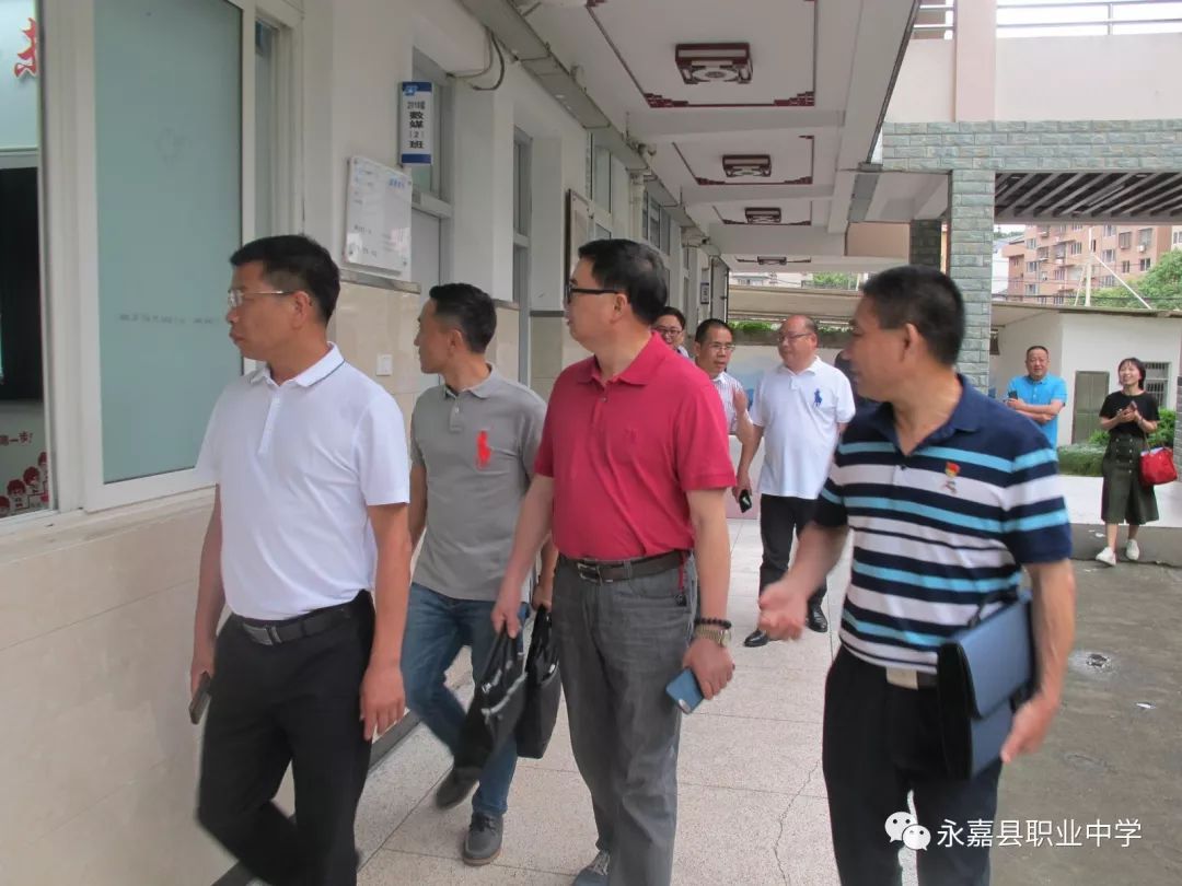 化县评估组在温州市教育局督导处朱朝国处长,永嘉县教育局李永绍局长