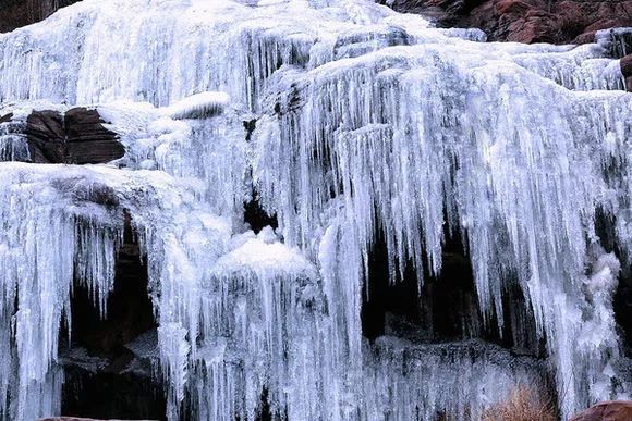 瀑布凍結，冰掛高懸，河南這些地方藏著壯麗的冬日奇景 旅行 第1張
