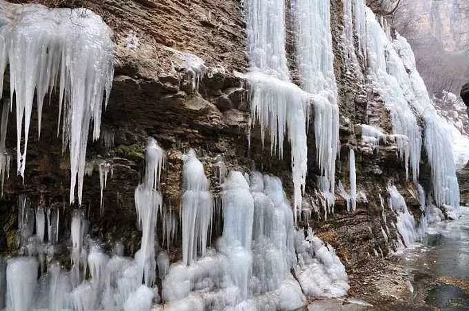 瀑布凍結，冰掛高懸，河南這些地方藏著壯麗的冬日奇景 旅行 第10張