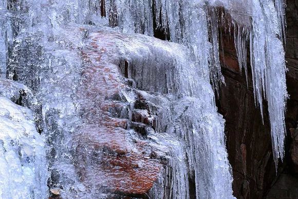瀑布凍結，冰掛高懸，河南這些地方藏著壯麗的冬日奇景 旅行 第4張