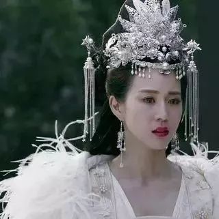 张钧甯出演绝世美人引争议,她盛装出场那一刻真的好美