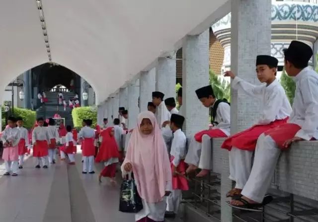 這個富得流油的小國家，竟然是一個中國人建立的！ 歷史 第6張