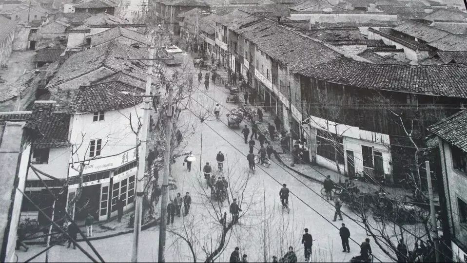 药行街,这里以前整条街都是买卖各种药材