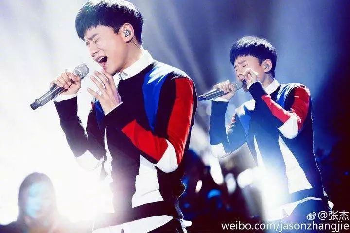 张杰一首《默》赵丽颖听了都泪目,圈内好友也纷纷支持,可是又...