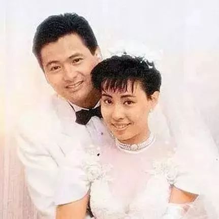 周润发31年无子婚姻:没有孩子,我依然爱你