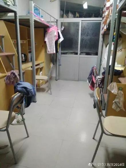 福建师范大学全部宿舍均有空调,热水器,独立卫生间.