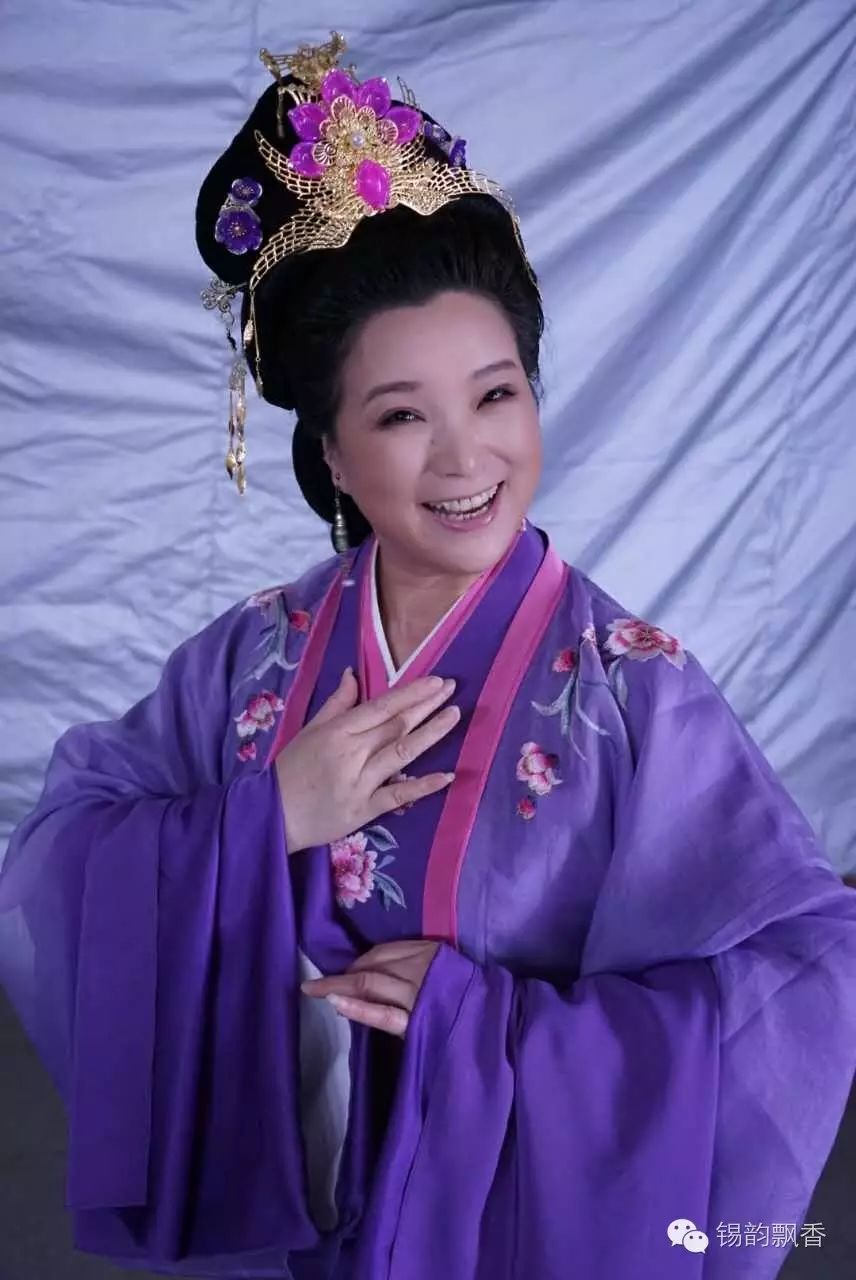 锡剧名家袁菊芬1961年出生于无锡,江苏省锡剧团国家一级演员.