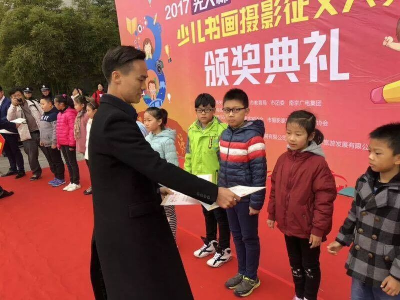 原来小孩的艺术感都是这样培养出来的…