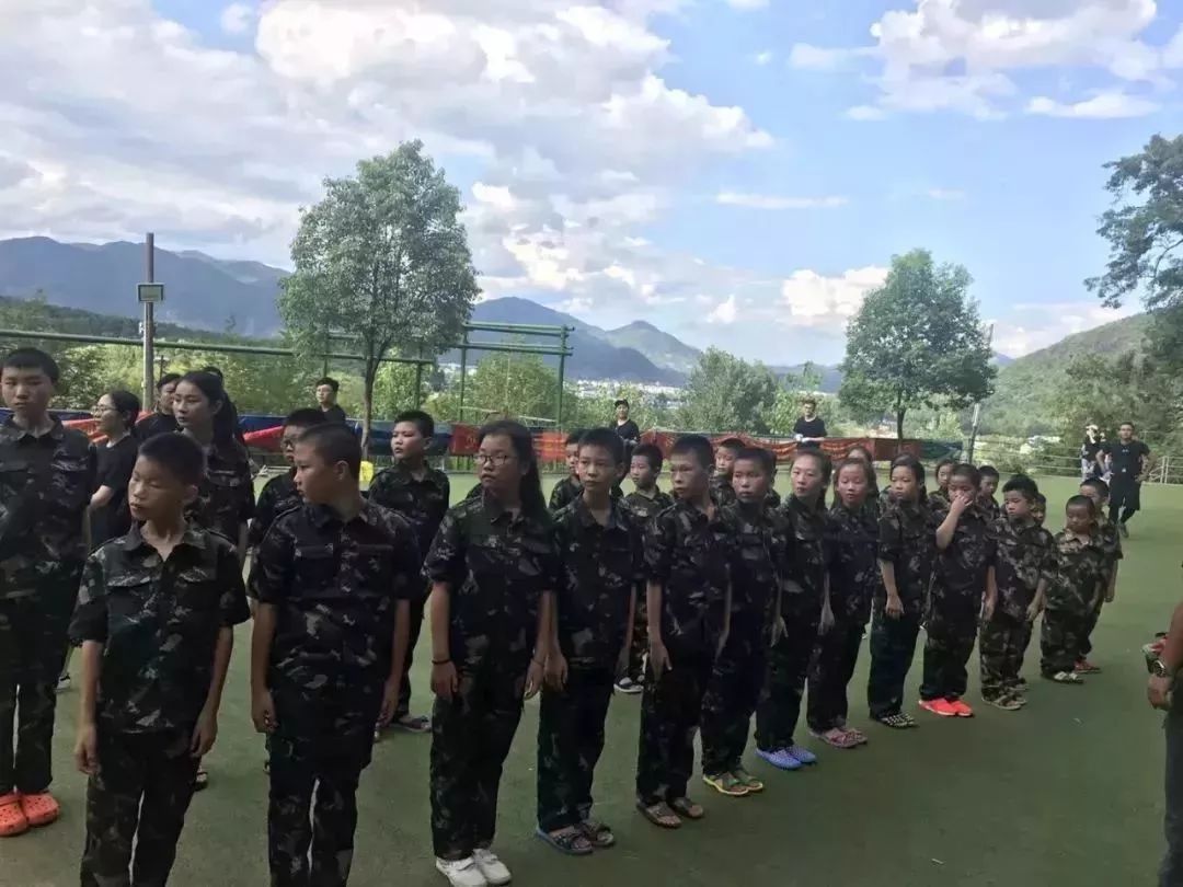 敬礼),军容军姿训练,内务整理训练 7,手工糕点,培养特种兵学校的美食