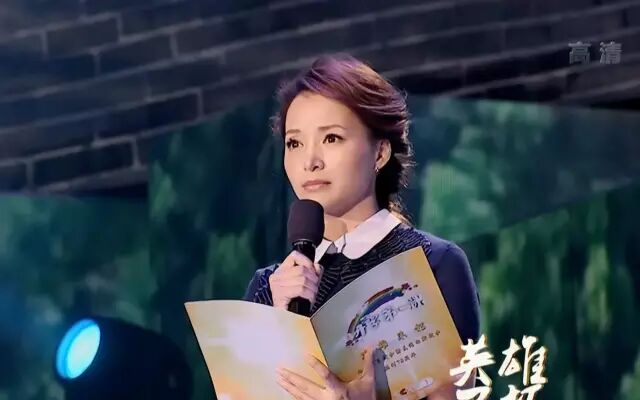 “虎爸”之下董卿的童年：一识字就背诗词、不许照镜子、初中开始打工，一度怀疑是否亲生……