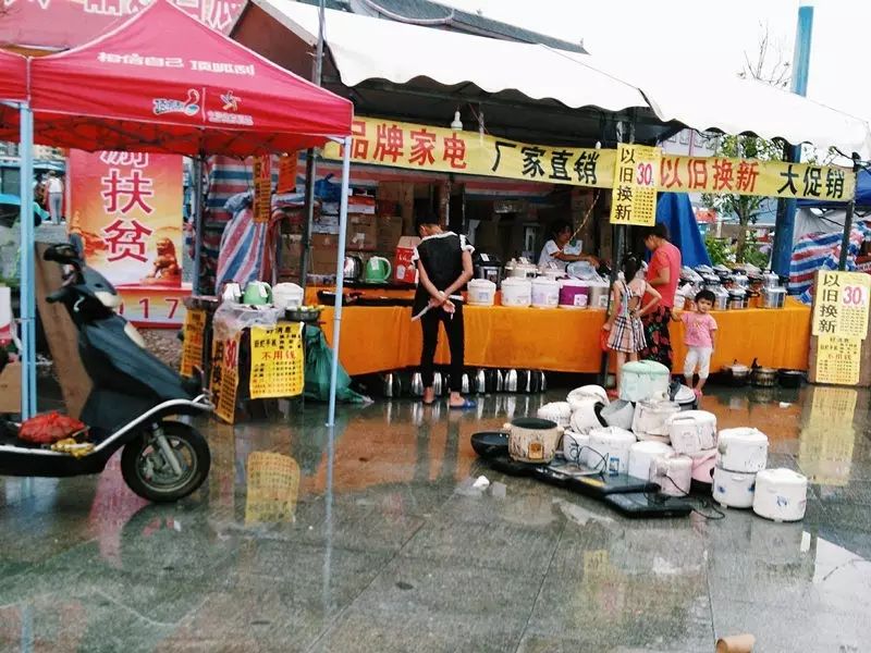 美食节的特点了,内心好累,但这时突然出现了更令人百思不得其解的摊位