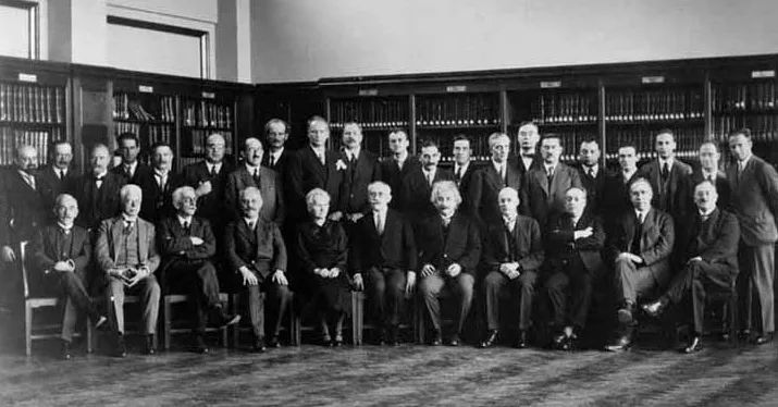1930年,第六届索尔维会议   benjamin couprie / wikimedia commons